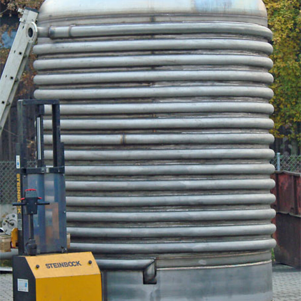 Edelstahlbehälter - Druckbehälter d=2500 mm - Wanddicke 10 mm - Material 1.4301 mit Halbrohr-Kühlschlange d=114 mm